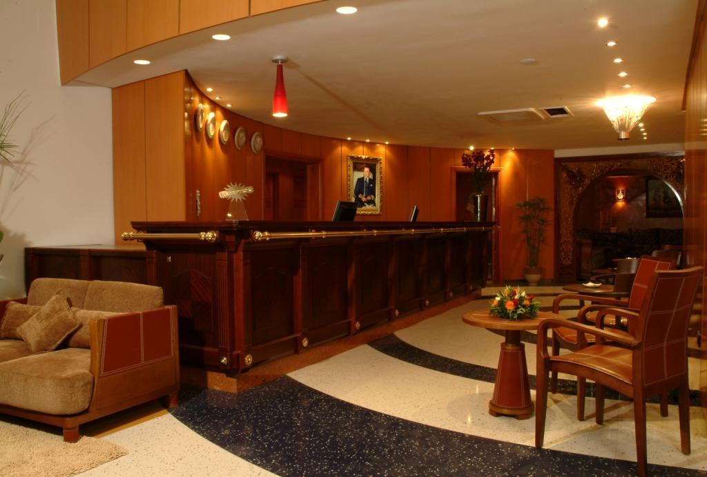 Hotel Oum Palace & 4*